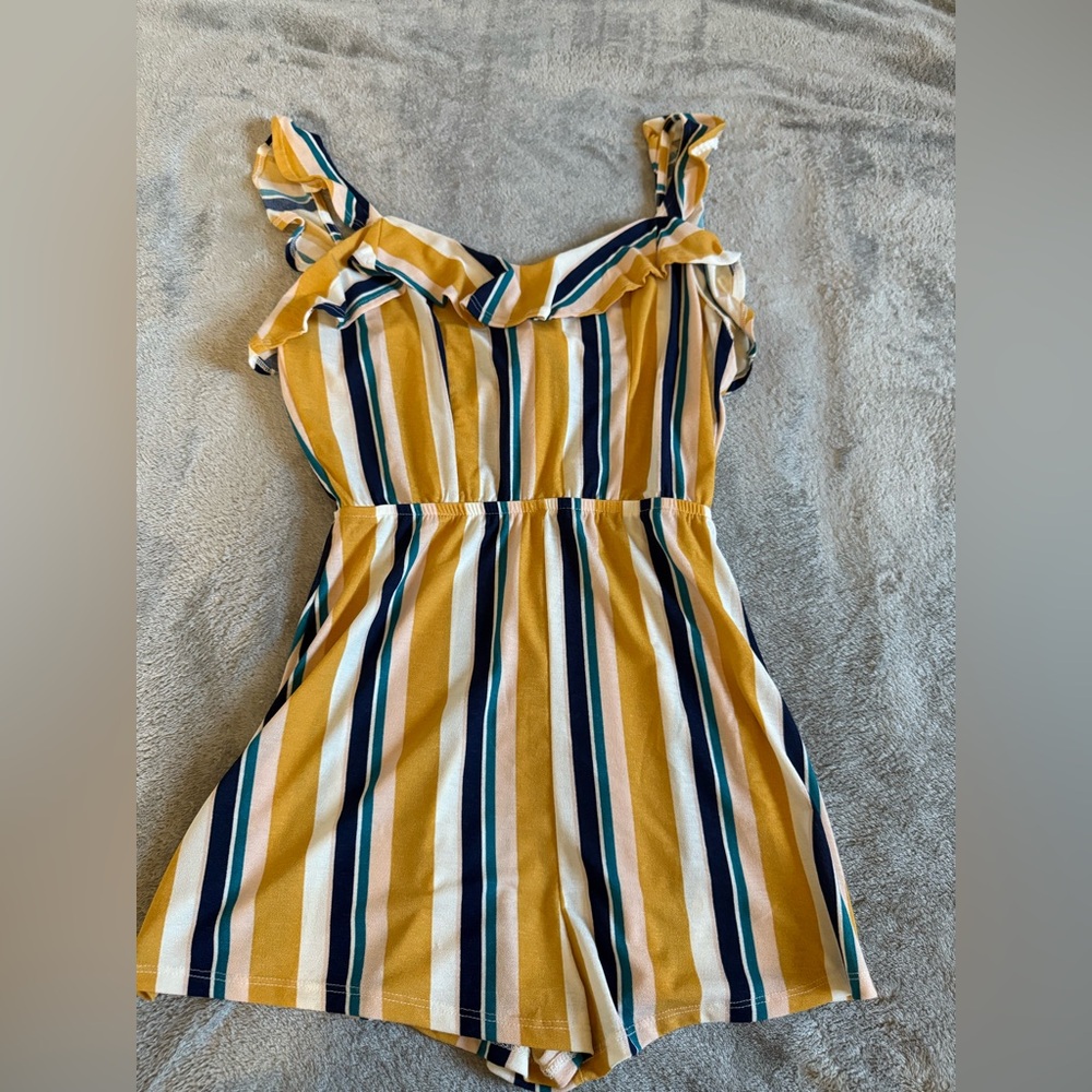 Yellow Striped Romper Women’s Size M Summer Vacation Outfit Casual Cute